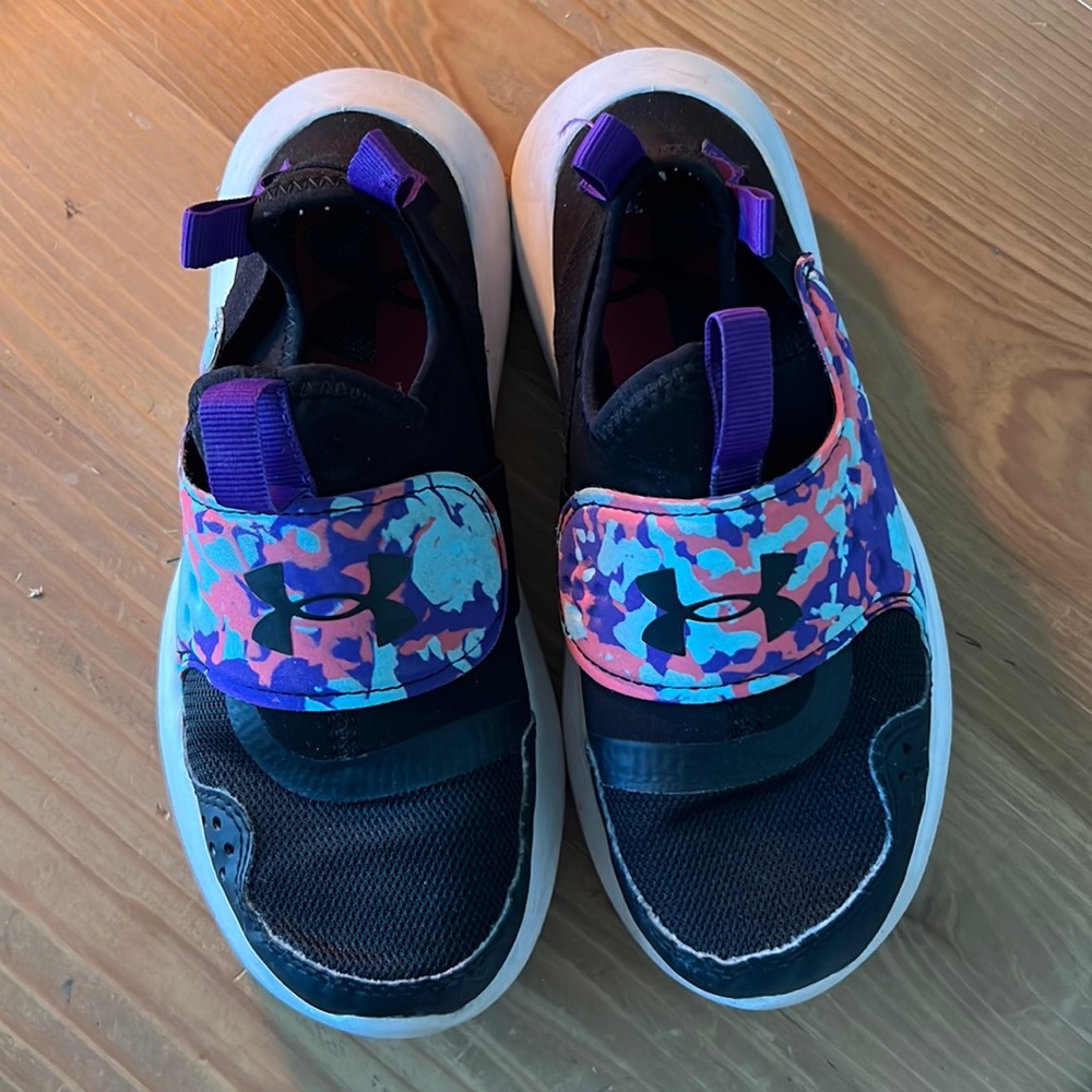 Under Armour Size 2 girls tennis shoes sneakers